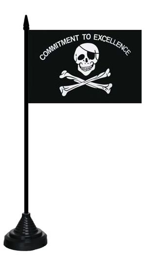 Pirat Commitment to Excellence Tischflagge 10x15 cm